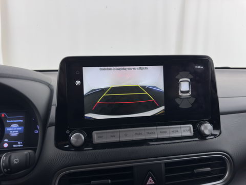 Hyundai KONA EV Premium 64 kWh {SOH-100%} [ 3-Fase ] (INCL.BTW) *LEATHER | KRELL-AUDIO | HEAD-UP | FULL-LED | NAVI-FULLMAP | DAB | ADAPT.CRUISE | KEYLESS | CAMERA | BLIND-SPOT | LANE-ASSIST | DIGI-COCKPIT | COMFORT-SEATS | TOWBAR | 17''ALU*