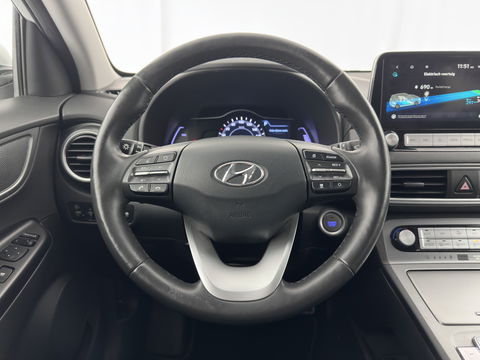Hyundai KONA EV Premium 64 kWh {SOH-100%} [ 3-Fase ] (INCL.BTW) *LEATHER | KRELL-AUDIO | HEAD-UP | FULL-LED | NAVI-FULLMAP | DAB | ADAPT.CRUISE | KEYLESS | CAMERA | BLIND-SPOT | LANE-ASSIST | DIGI-COCKPIT | COMFORT-SEATS | TOWBAR | 17''ALU*