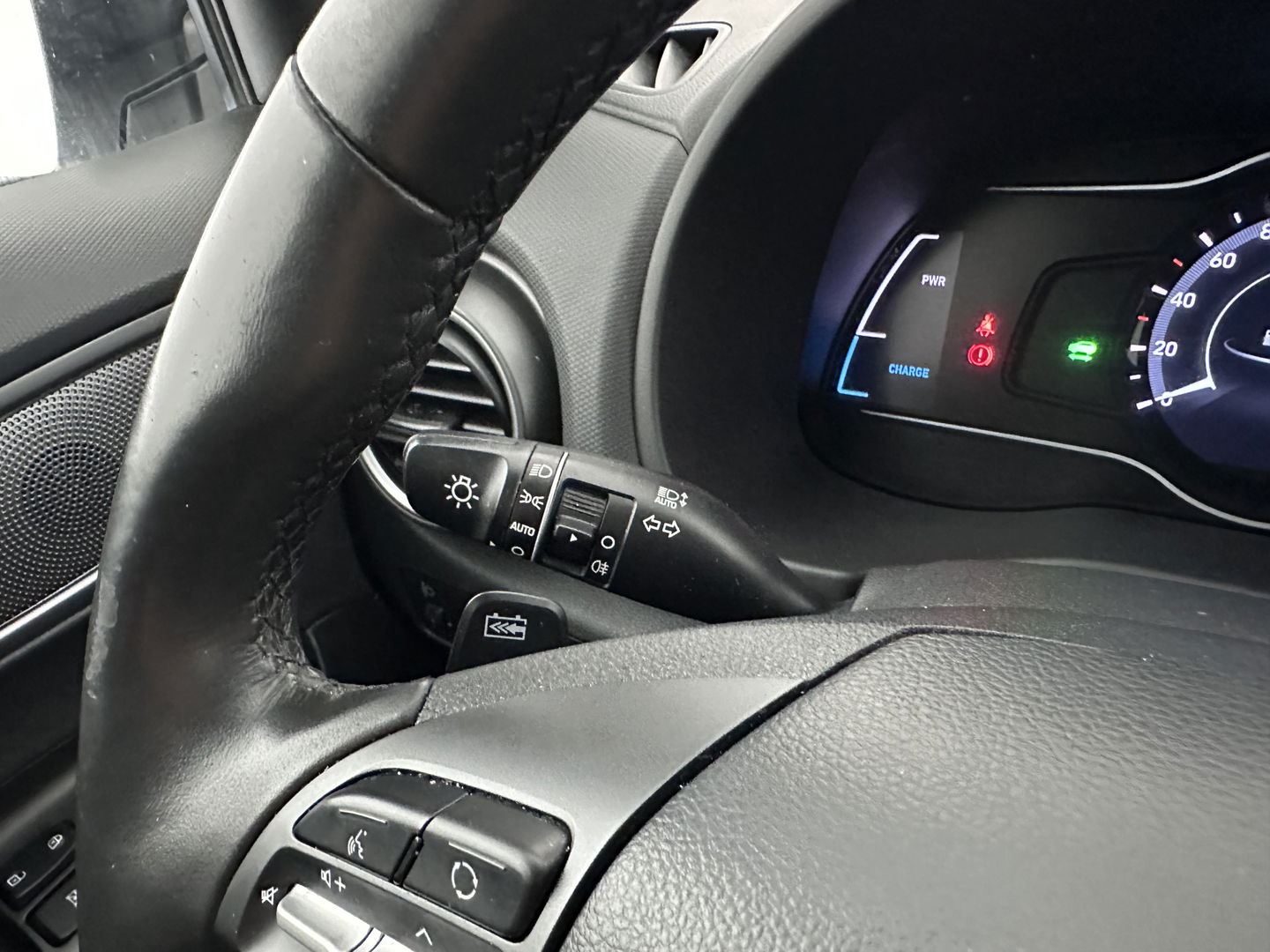 Hyundai KONA EV Premium 64 kWh {SOH-100%} [ 3-Fase ] (INCL.BTW) *LEATHER | KRELL-AUDIO | HEAD-UP | FULL-LED | NAVI-FULLMAP | DAB | ADAPT.CRUISE | KEYLESS | CAMERA | BLIND-SPOT | LANE-ASSIST | DIGI-COCKPIT | COMFORT-SEATS | TOWBAR | 17''ALU*