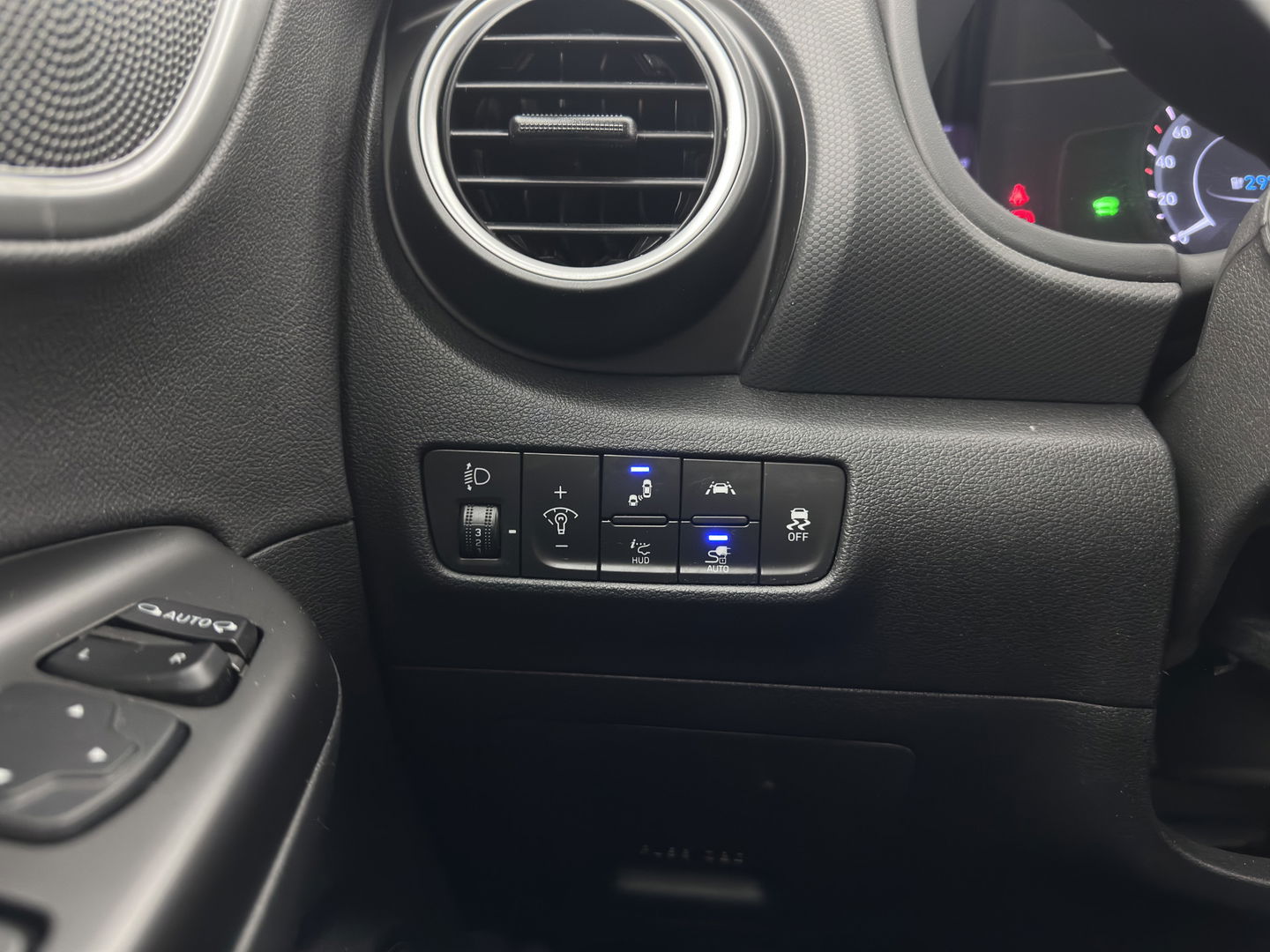 Hyundai KONA EV Premium 64 kWh {SOH-100%} [ 3-Fase ] (INCL.BTW) *LEATHER | KRELL-AUDIO | HEAD-UP | FULL-LED | NAVI-FULLMAP | DAB | ADAPT.CRUISE | KEYLESS | CAMERA | BLIND-SPOT | LANE-ASSIST | DIGI-COCKPIT | COMFORT-SEATS | TOWBAR | 17''ALU*