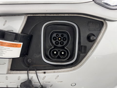 Hyundai KONA EV Premium 64 kWh {SOH-100%} [ 3-Fase ] (INCL.BTW) *LEATHER | KRELL-AUDIO | HEAD-UP | FULL-LED | NAVI-FULLMAP | DAB | ADAPT.CRUISE | KEYLESS | CAMERA | BLIND-SPOT | LANE-ASSIST | DIGI-COCKPIT | COMFORT-SEATS | TOWBAR | 17''ALU*