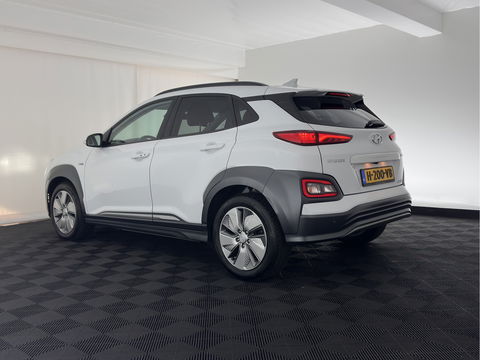 Hyundai KONA EV Premium 64 kWh {SOH-100%} [ 3-Fase ] (INCL.BTW) *LEATHER | KRELL-AUDIO | HEAD-UP | FULL-LED | NAVI-FULLMAP | DAB | ADAPT.CRUISE | KEYLESS | CAMERA | BLIND-SPOT | LANE-ASSIST | DIGI-COCKPIT | COMFORT-SEATS | TOWBAR | 17''ALU*