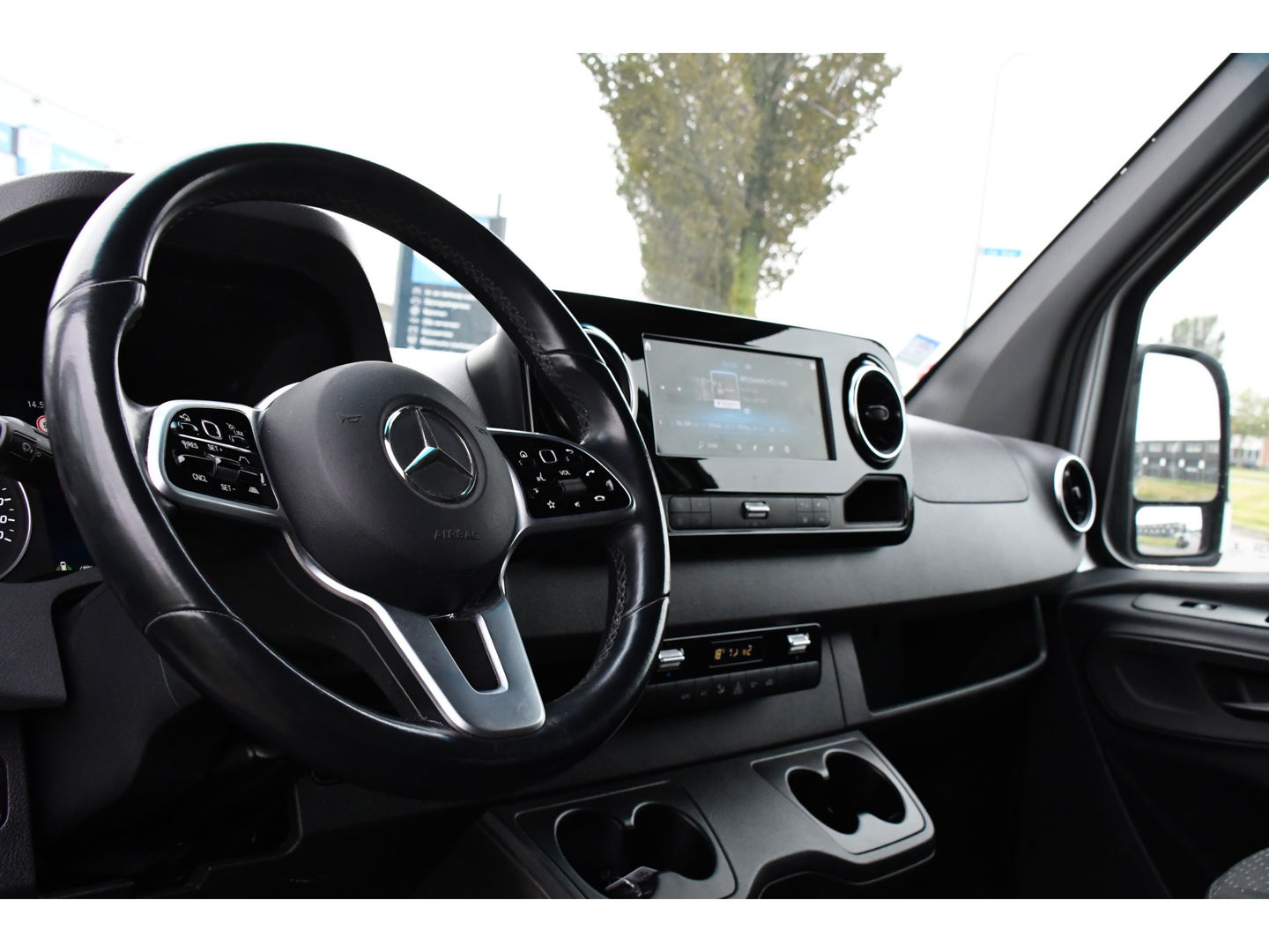 Mercedes-Benz Sprinter 319 V6 3.0 CDI L3H2 DC PB Edition Full options, Adaptieve Cruise, 360 Camera, 10,5'' Mbux, LED, Automaat, BPM Vrij!