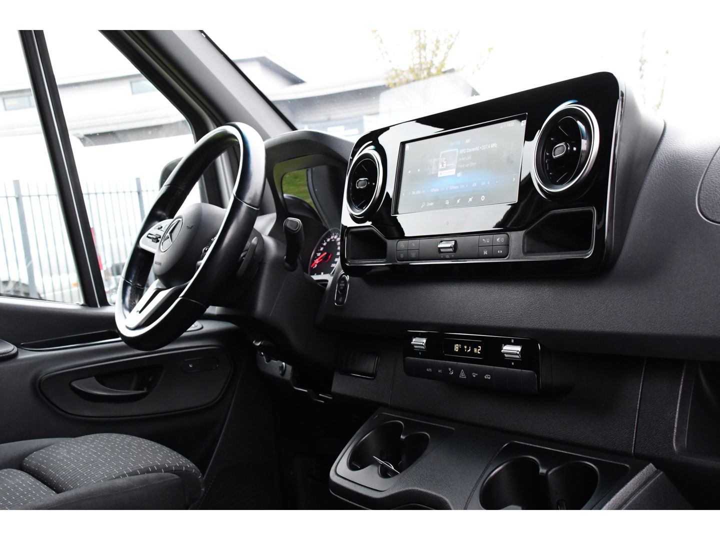 Mercedes-Benz Sprinter 319 V6 3.0 CDI L3H2 DC PB Edition Full options, Adaptieve Cruise, 360 Camera, 10,5'' Mbux, LED, Automaat, BPM Vrij!