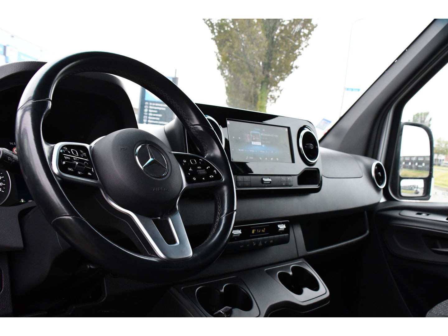 Mercedes-Benz Sprinter 319 V6 3.0 CDI L3H2 DC PB Edition Full options, Adaptieve Cruise, 360 Camera, 10,5'' Mbux, LED, Automaat, BPM Vrij!