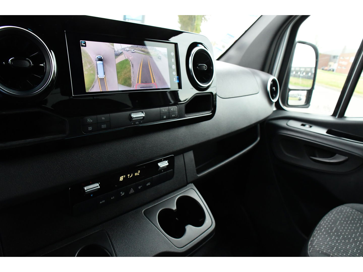 Mercedes-Benz Sprinter 319 V6 3.0 CDI L3H2 DC PB Edition Full options, Adaptieve Cruise, 360 Camera, 10,5'' Mbux, LED, Automaat, BPM Vrij!