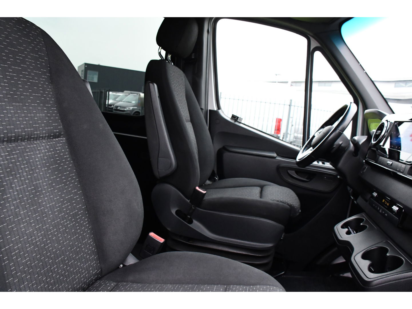 Mercedes-Benz Sprinter 319 V6 3.0 CDI L3H2 DC PB Edition Full options, Adaptieve Cruise, 360 Camera, 10,5'' Mbux, LED, Automaat, BPM Vrij!