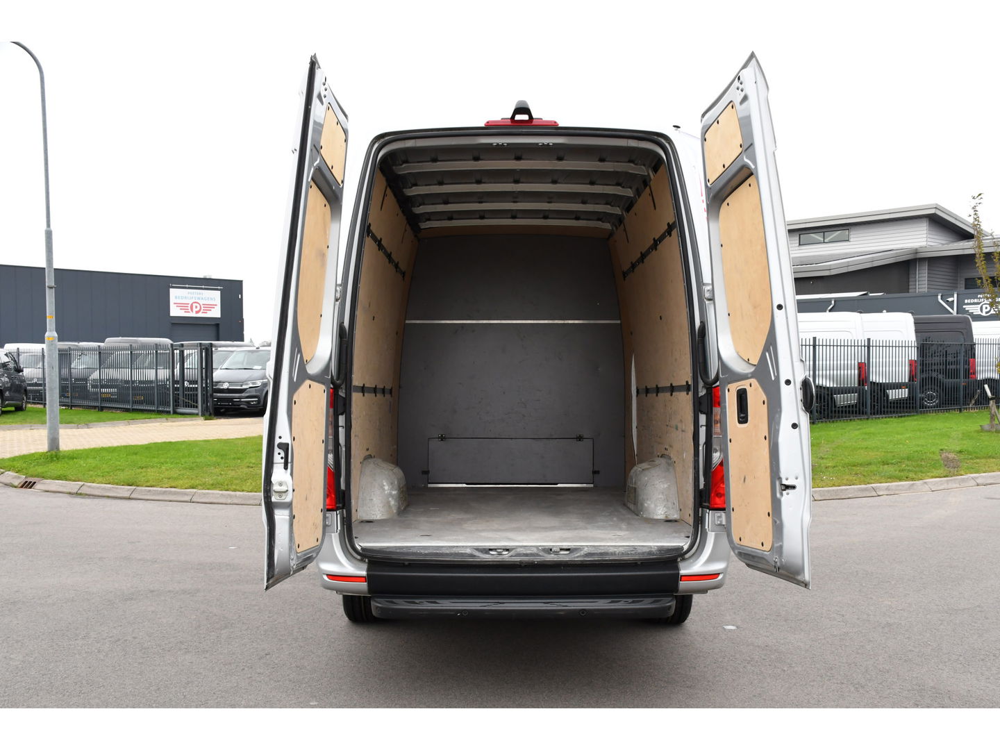 Mercedes-Benz Sprinter 319 V6 3.0 CDI L3H2 DC PB Edition Full options, Adaptieve Cruise, 360 Camera, 10,5'' Mbux, LED, Automaat, BPM Vrij!