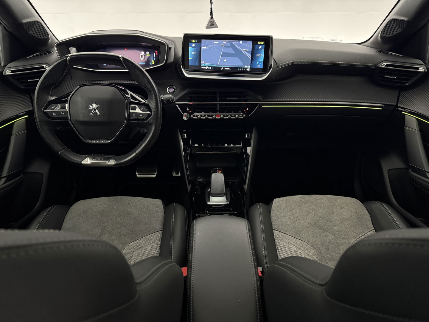 Peugeot 208 EV GT 350 50 kWh | Pano | 360° | Virtual | Sfeerverl. | Carplay | Stoelverw. | Keyless | NAP