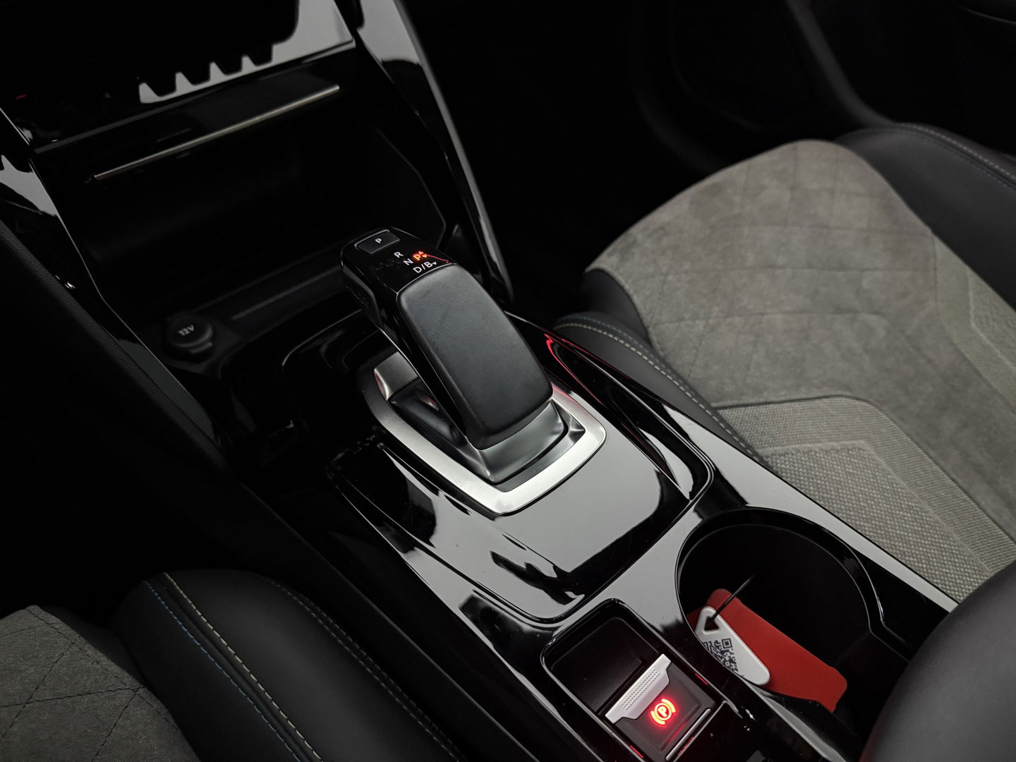 Peugeot 208 EV GT 350 50 kWh | Pano | 360° | Virtual | Sfeerverl. | Carplay | Stoelverw. | Keyless | NAP