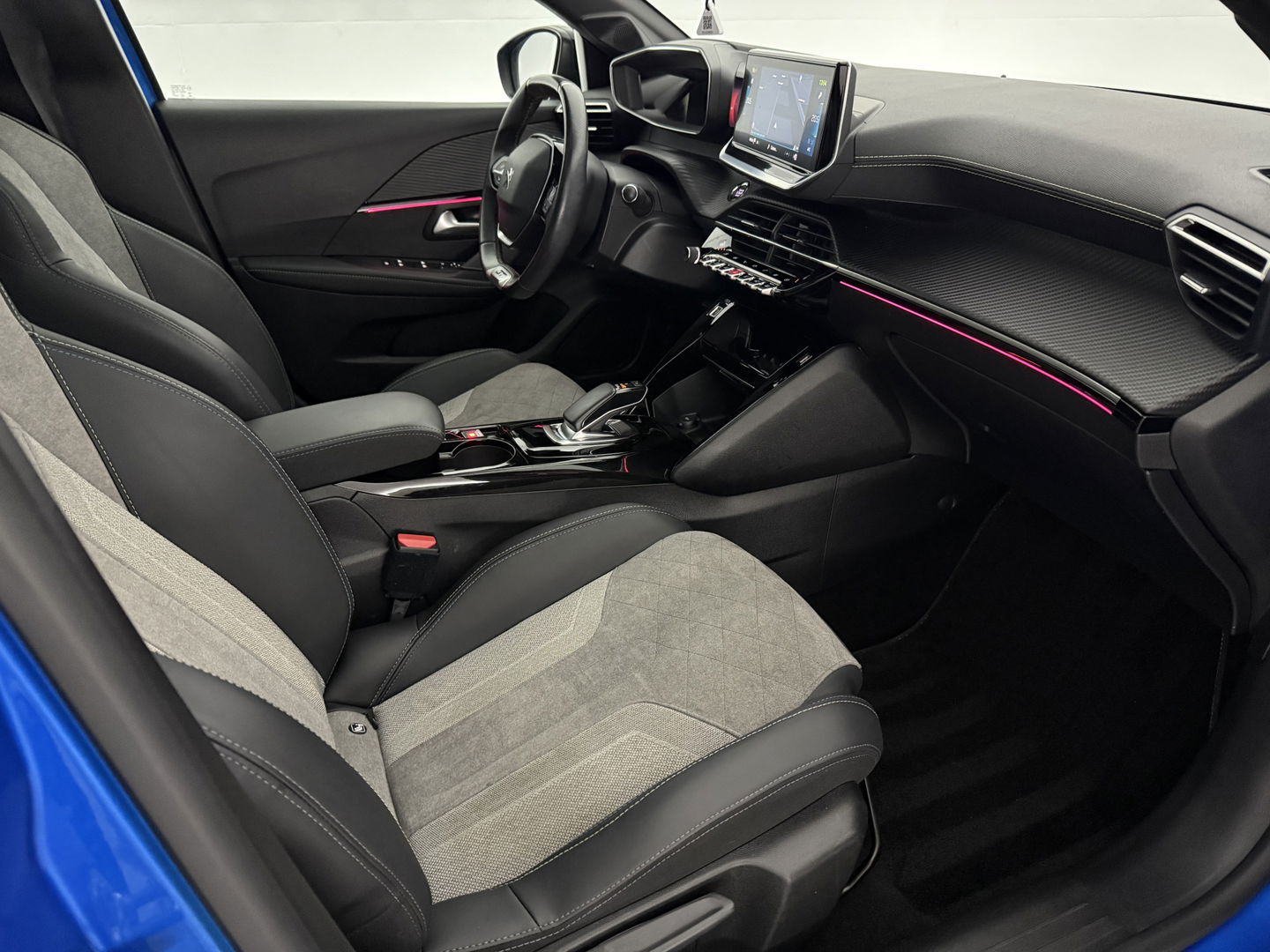 Peugeot 208 EV GT 350 50 kWh | Pano | 360° | Virtual | Sfeerverl. | Carplay | Stoelverw. | Keyless | NAP