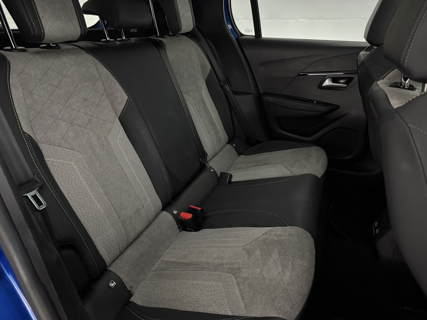 Peugeot 208 EV GT 350 50 kWh | Pano | 360° | Virtual | Sfeerverl. | Carplay | Stoelverw. | Keyless | NAP