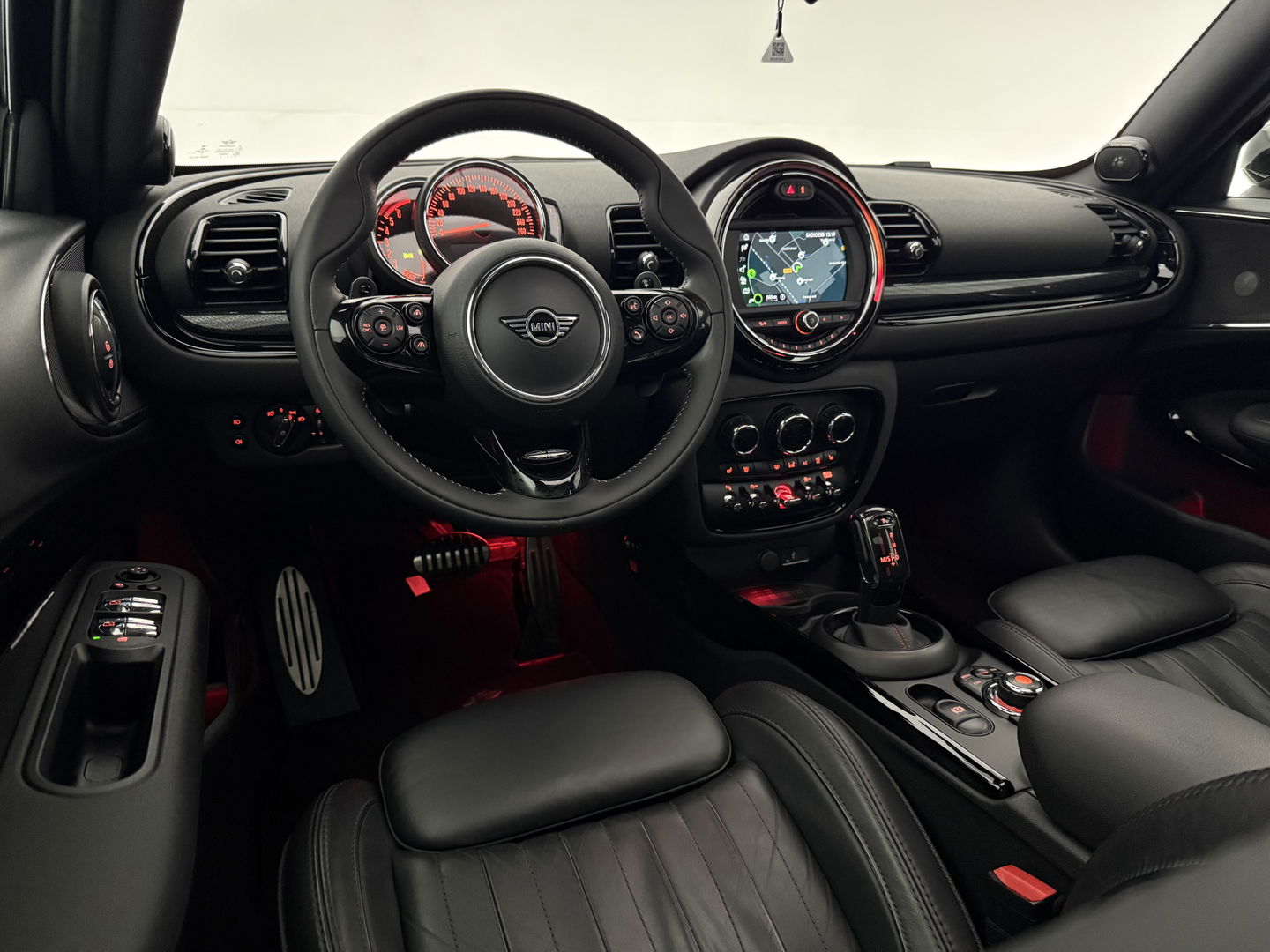 MINI Clubman 2.0 Cooper SD 191PK Chili | H/K | Pano | Sfeerverl. | Camera | Carplay | Leder | Adaptive Cruise | Stoelverw. | Keyless