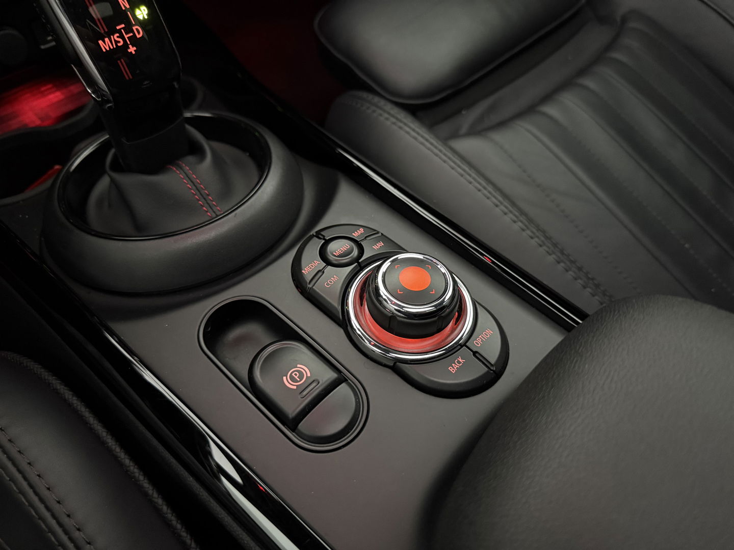 MINI Clubman 2.0 Cooper SD 191PK Chili | H/K | Pano | Sfeerverl. | Camera | Carplay | Leder | Adaptive Cruise | Stoelverw. | Keyless