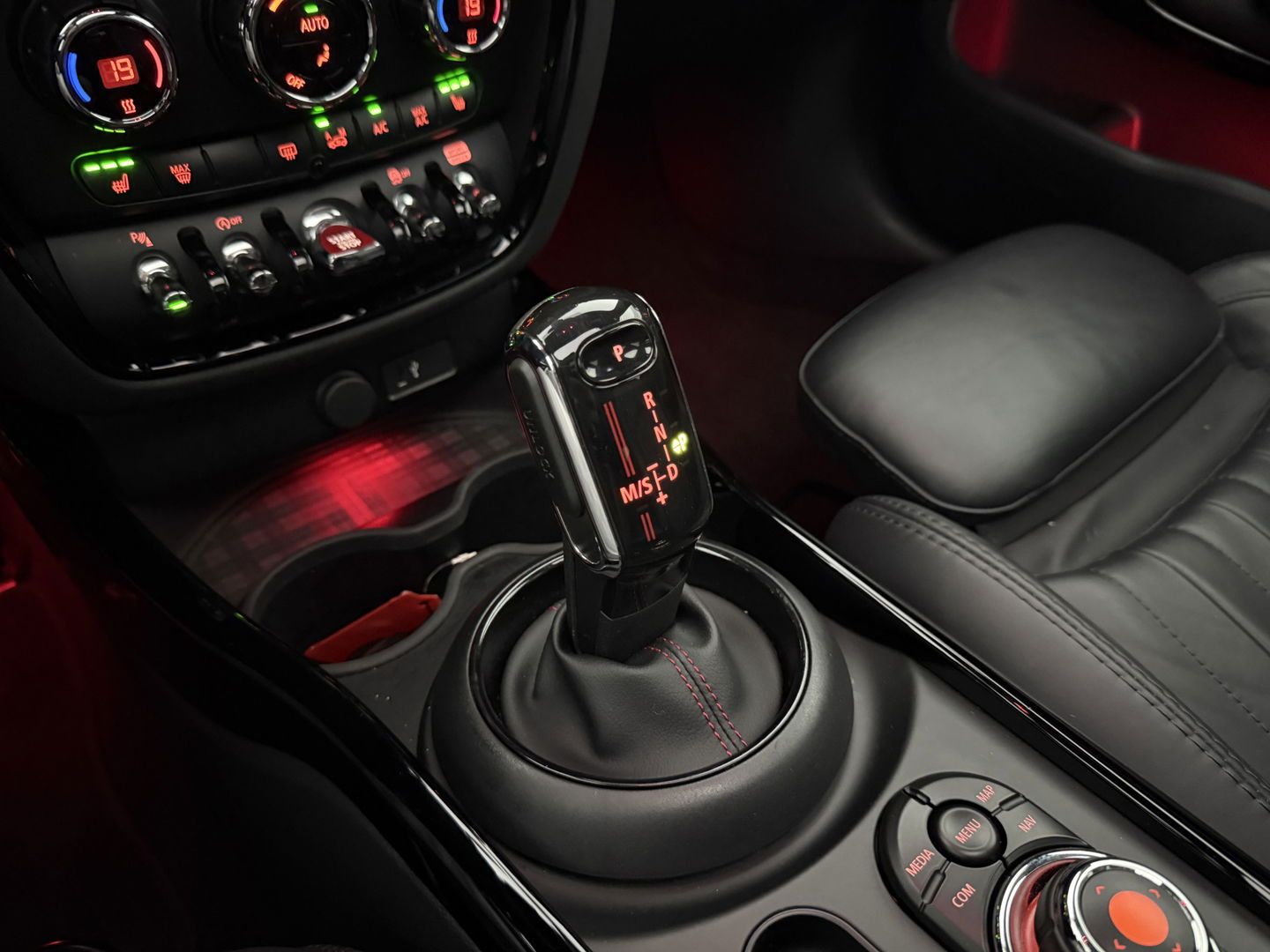 MINI Clubman 2.0 Cooper SD 191PK Chili | H/K | Pano | Sfeerverl. | Camera | Carplay | Leder | Adaptive Cruise | Stoelverw. | Keyless