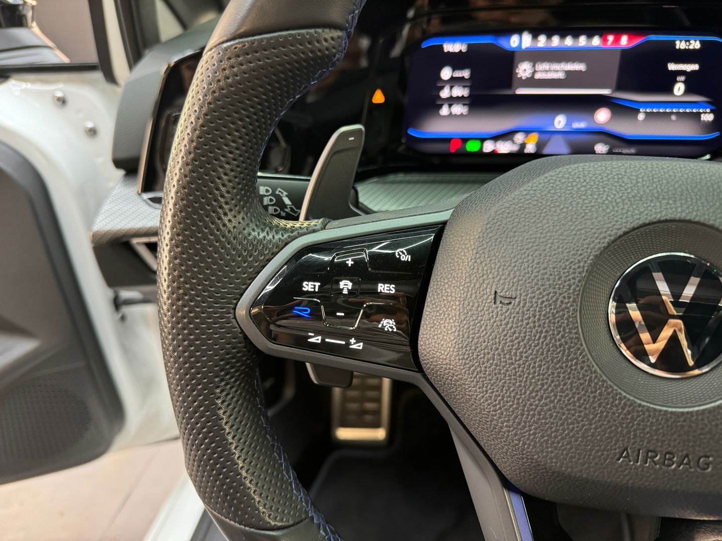 Volkswagen Golf 2.0 TSI R 4Motion Performance Pano|HuD|Akra