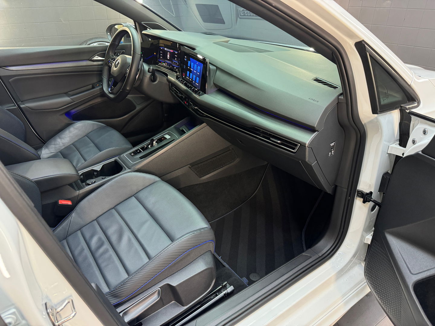 Volkswagen Golf 2.0 TSI R 4Motion Performance Pano|HuD|Akra