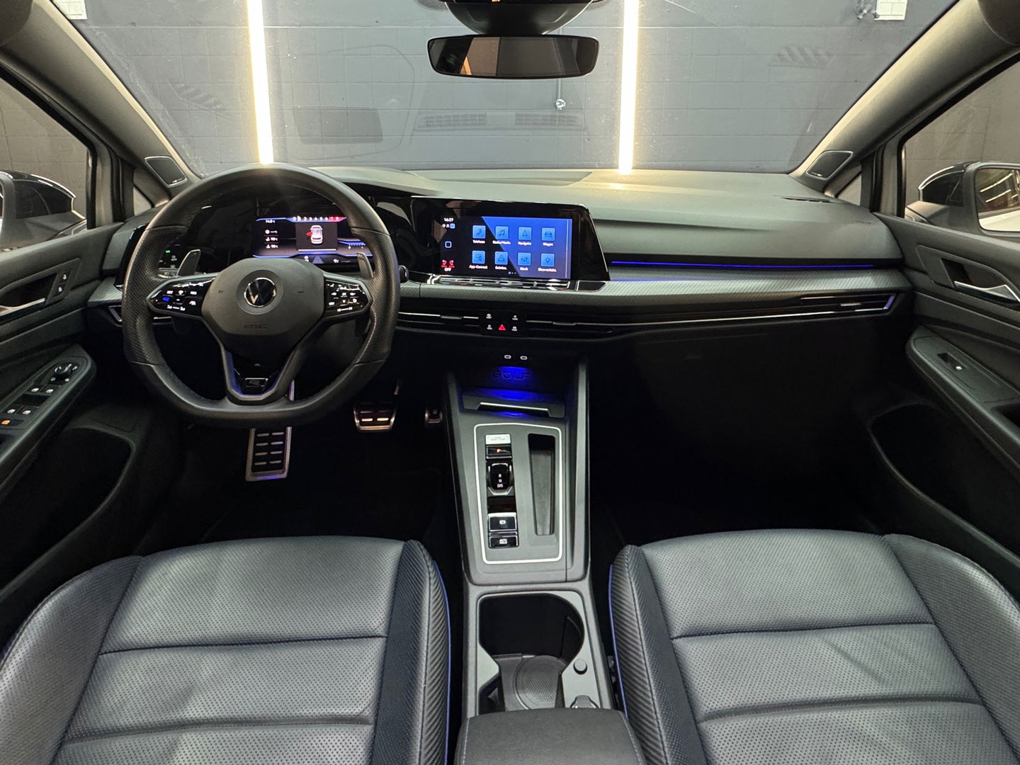 Volkswagen Golf 2.0 TSI R 4Motion Performance Pano|HuD|Akra