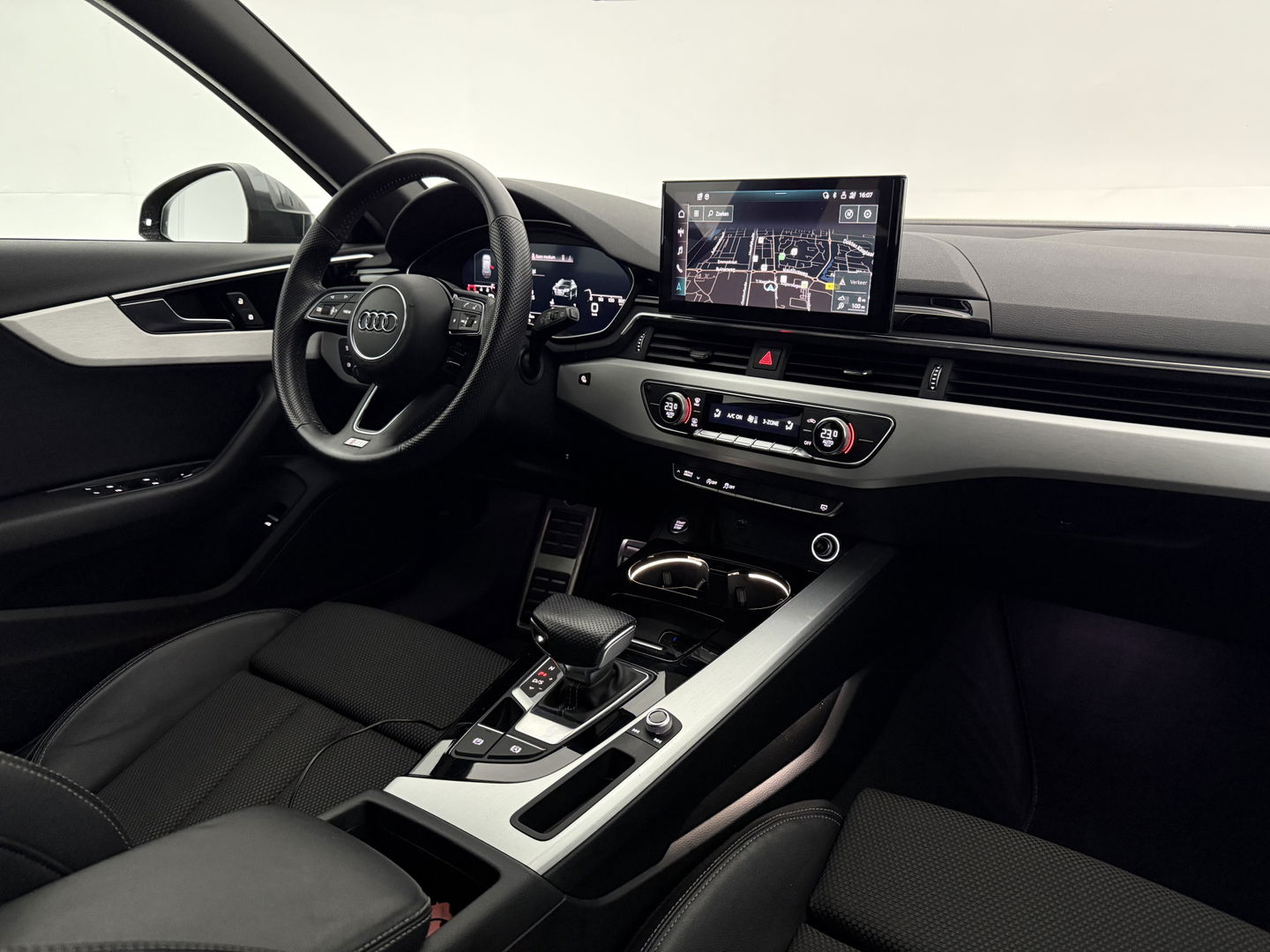 Audi A4 35 TFSI S-line | Virtual | Carplay | Trekh. | Cruise | Parkeersens. | Stoelverw. | Navi |  NAP