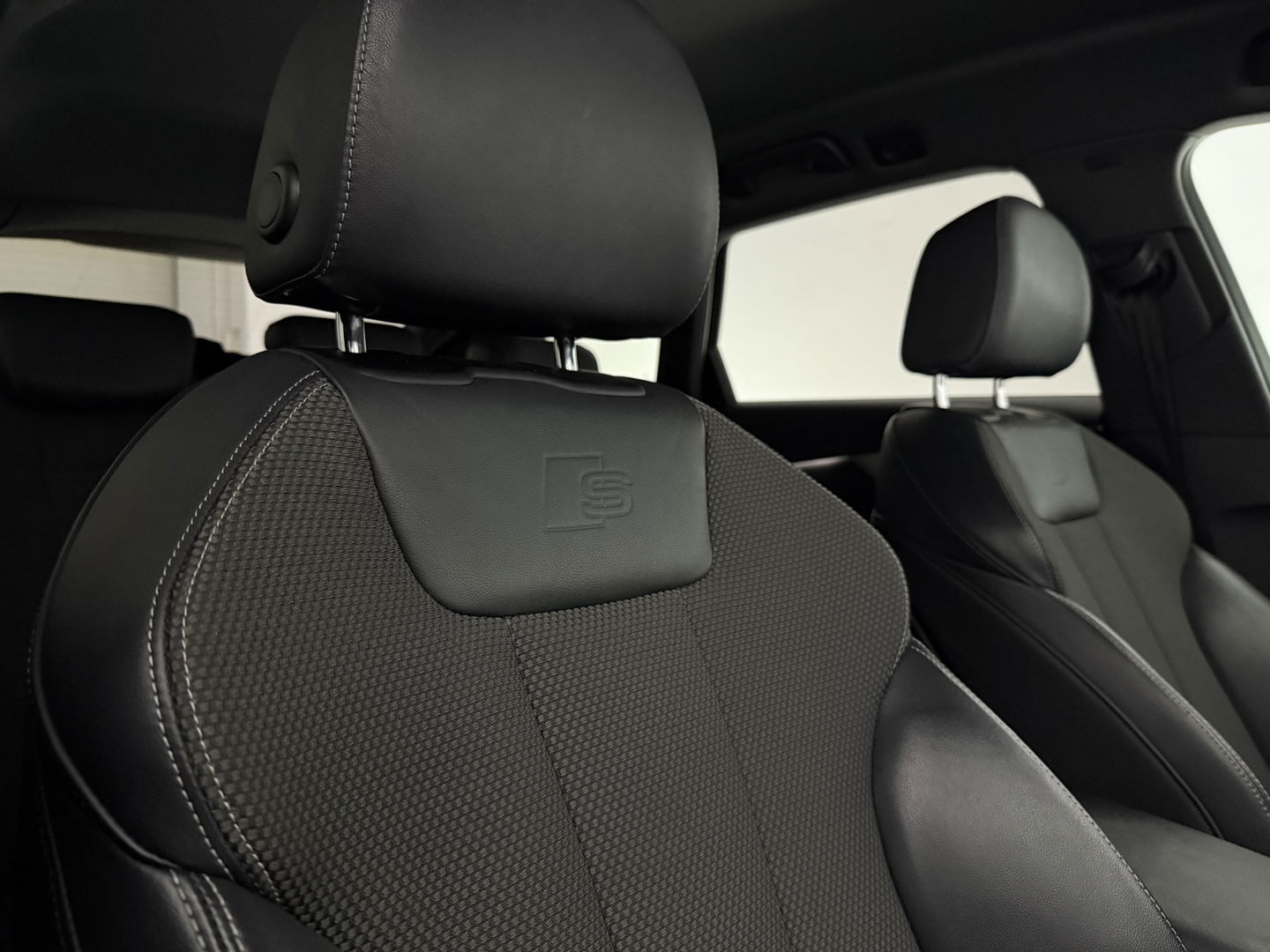 Audi A4 35 TFSI S-line | Virtual | Carplay | Trekh. | Cruise | Parkeersens. | Stoelverw. | Navi |  NAP