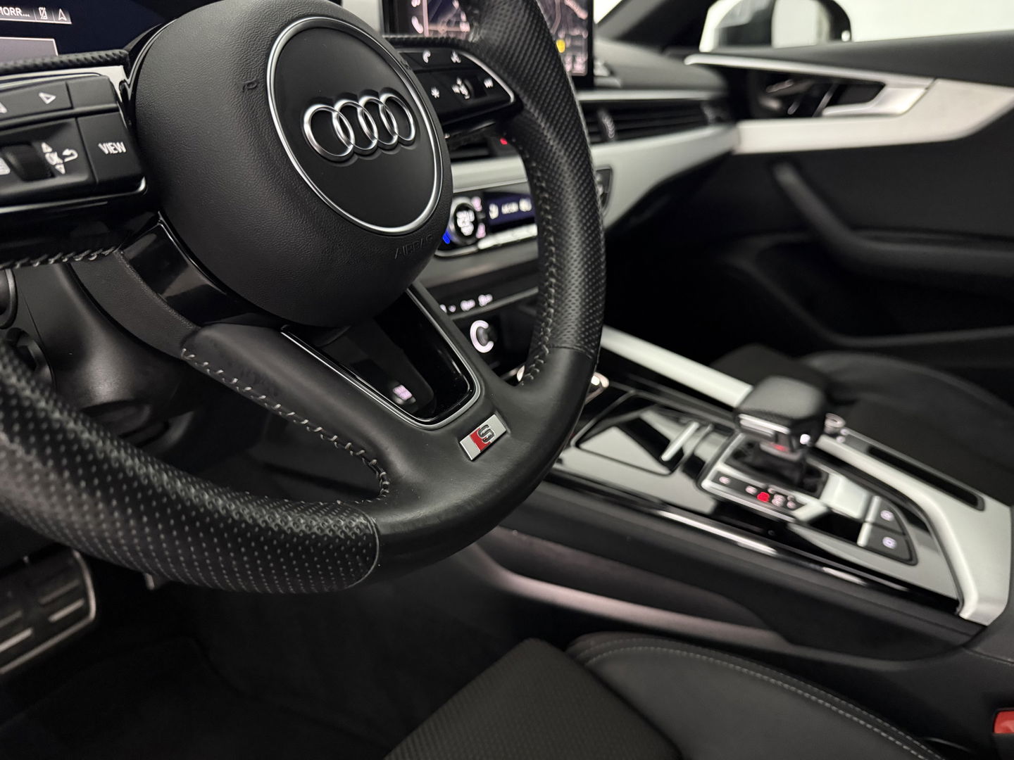 Audi A4 35 TFSI S-line | Virtual | Carplay | Trekh. | Cruise | Parkeersens. | Stoelverw. | Navi |  NAP