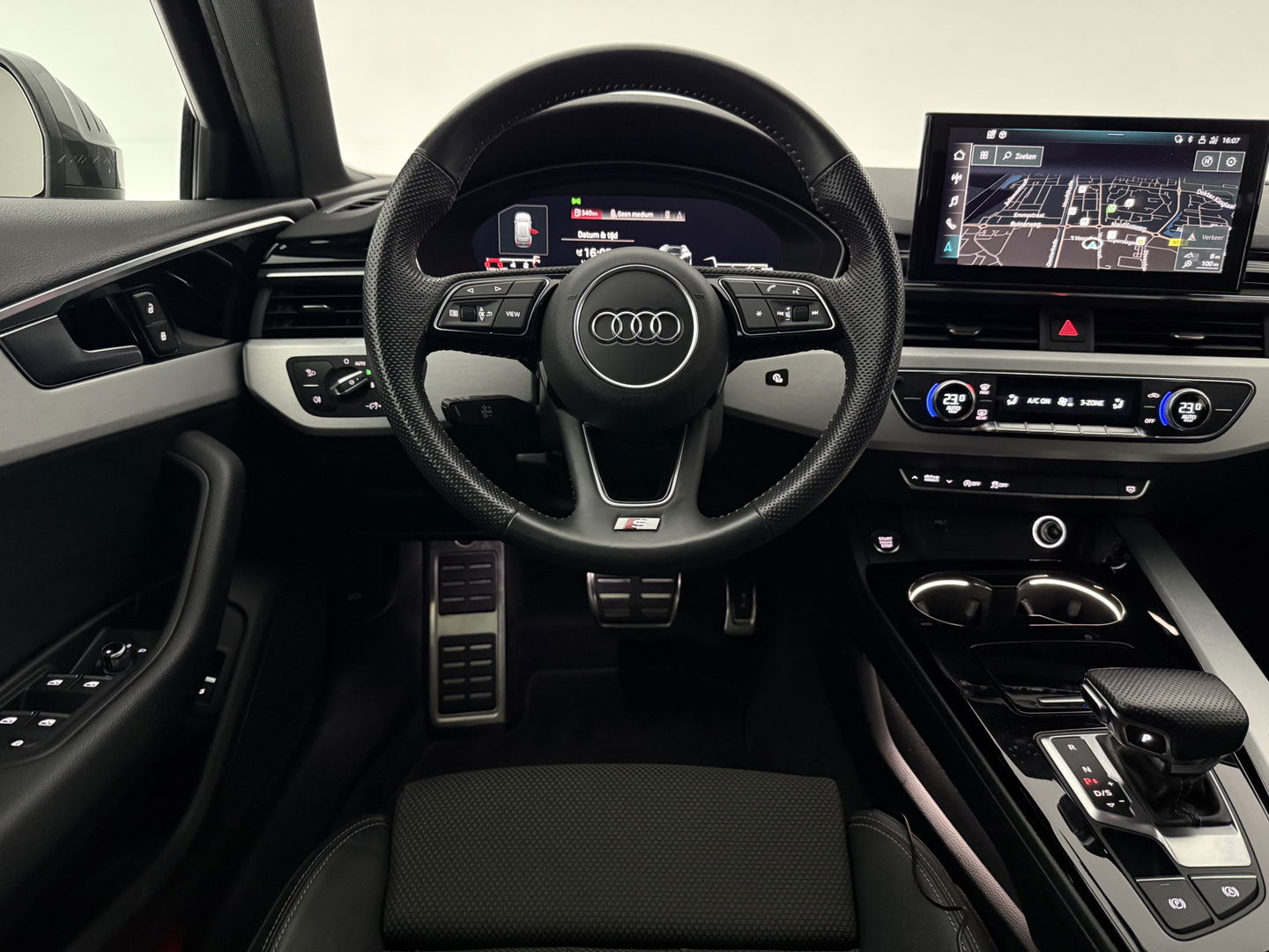 Audi A4 35 TFSI S-line | Virtual | Carplay | Trekh. | Cruise | Parkeersens. | Stoelverw. | Navi |  NAP