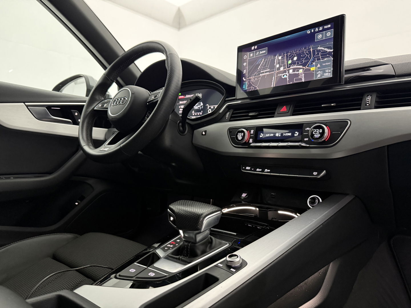 Audi A4 35 TFSI S-line | Virtual | Carplay | Trekh. | Cruise | Parkeersens. | Stoelverw. | Navi |  NAP