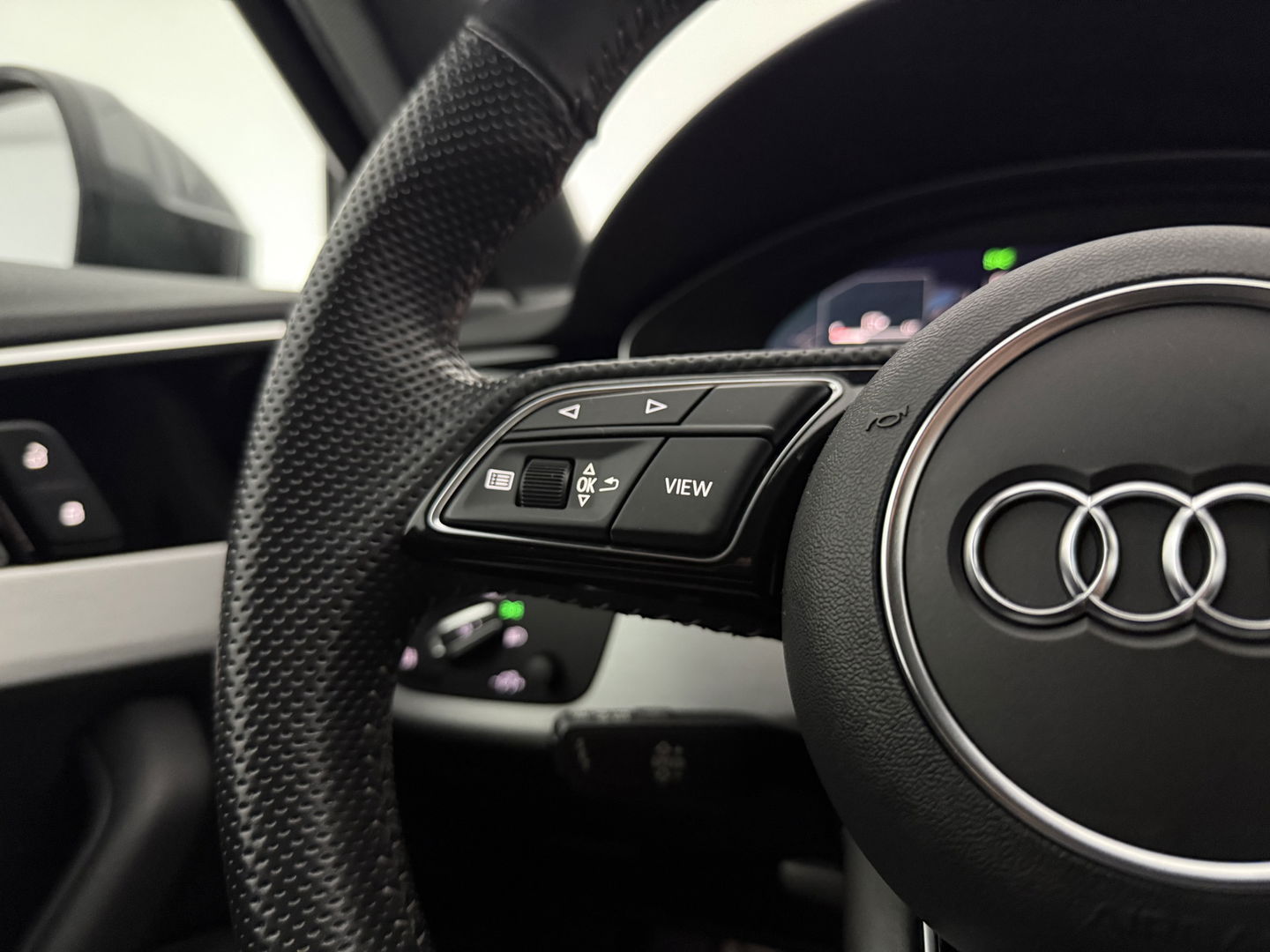 Audi A4 35 TFSI S-line | Virtual | Carplay | Trekh. | Cruise | Parkeersens. | Stoelverw. | Navi |  NAP