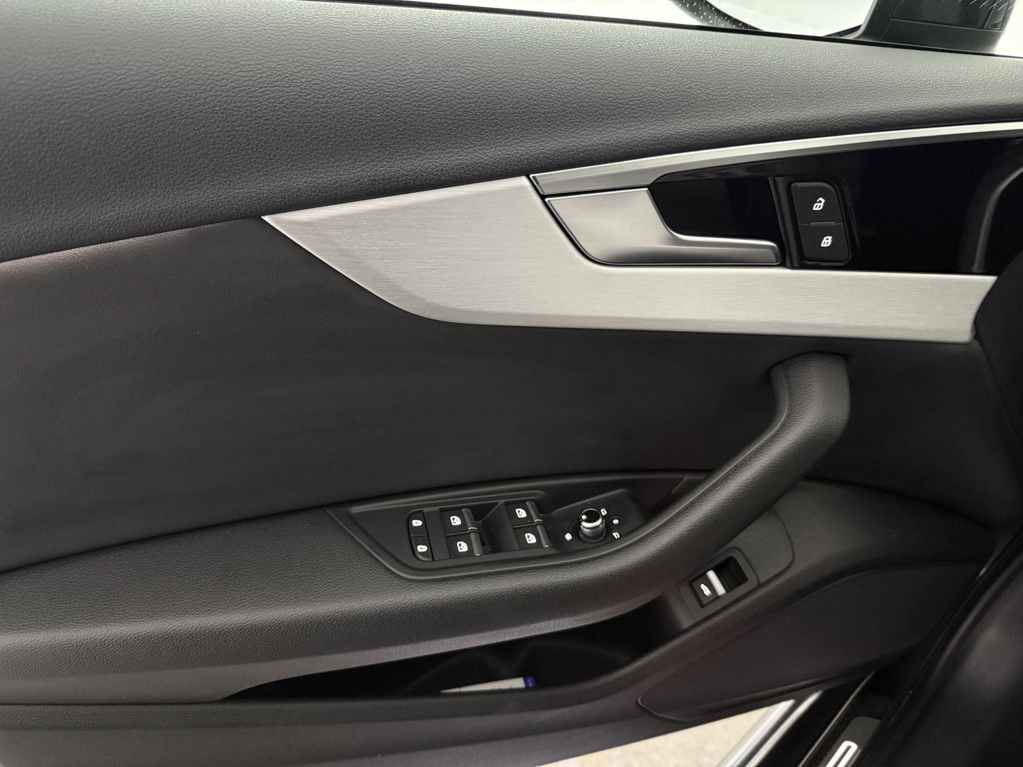 Audi A4 35 TFSI S-line | Virtual | Carplay | Trekh. | Cruise | Parkeersens. | Stoelverw. | Navi |  NAP