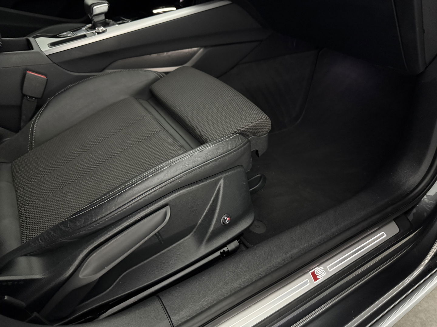 Audi A4 35 TFSI S-line | Virtual | Carplay | Trekh. | Cruise | Parkeersens. | Stoelverw. | Navi |  NAP