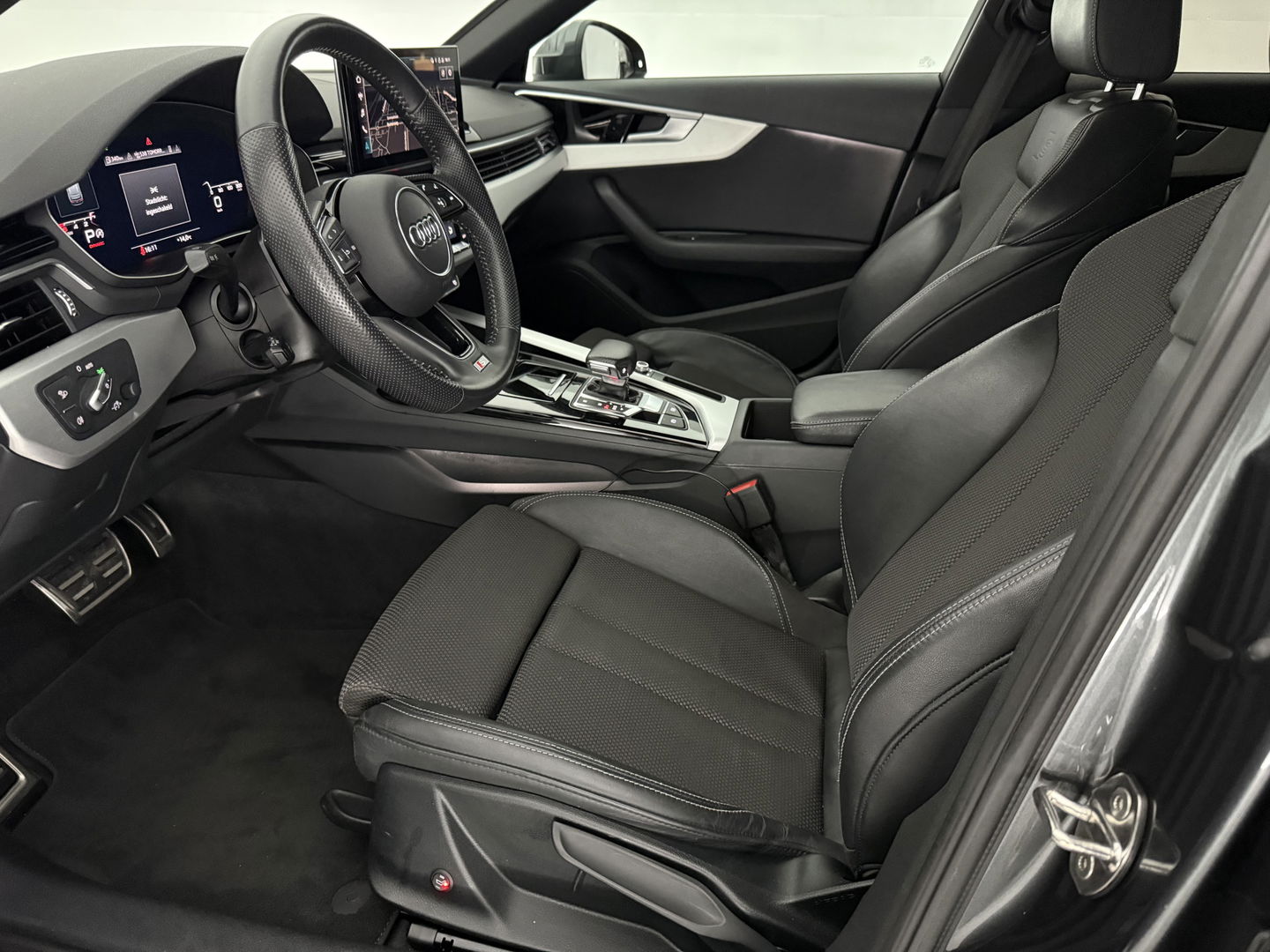 Audi A4 35 TFSI S-line | Virtual | Carplay | Trekh. | Cruise | Parkeersens. | Stoelverw. | Navi |  NAP