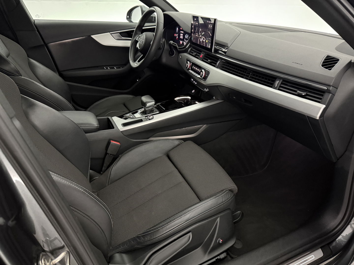 Audi A4 35 TFSI S-line | Virtual | Carplay | Trekh. | Cruise | Parkeersens. | Stoelverw. | Navi |  NAP