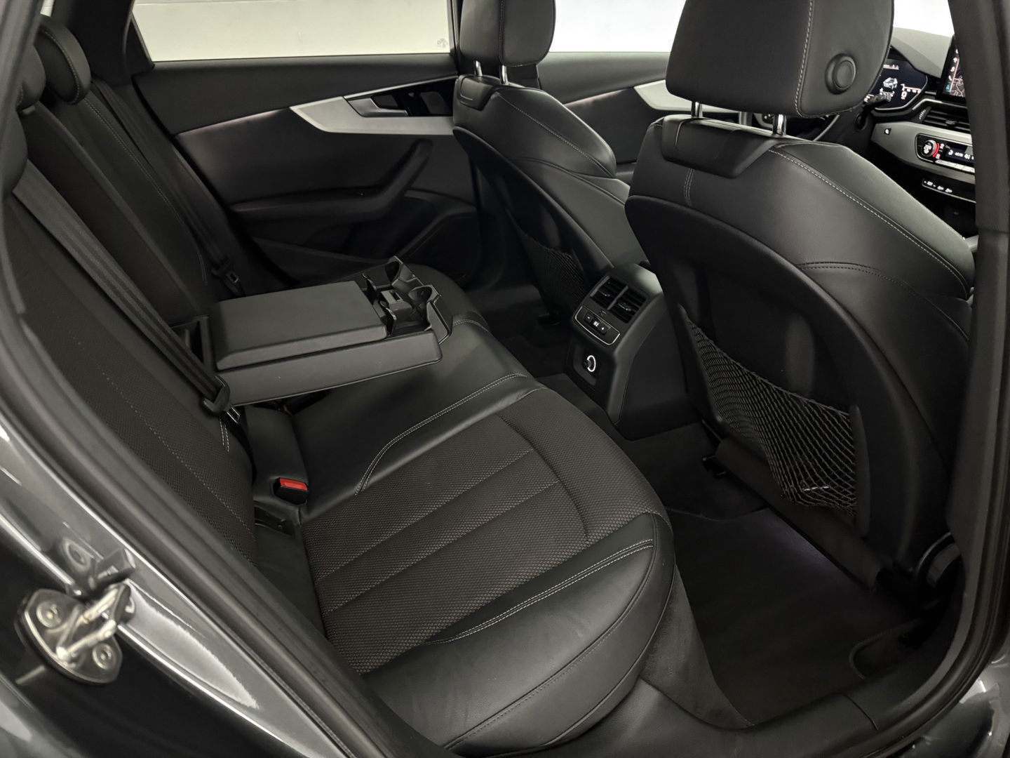 Audi A4 35 TFSI S-line | Virtual | Carplay | Trekh. | Cruise | Parkeersens. | Stoelverw. | Navi |  NAP