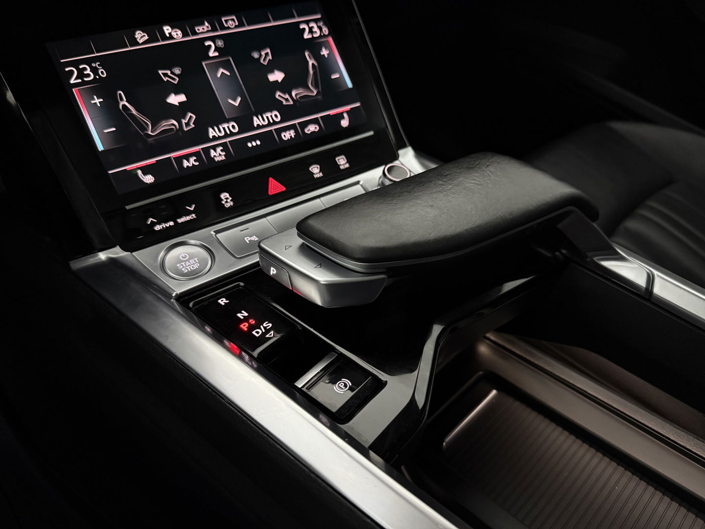 Audi e-tron e-tron 50 quattro Launch edition plus 71 kWh | SOH 91% | Pano | Virtual | Carplay | Memory | Adaptive Cruise | LED | Parkeersens.
