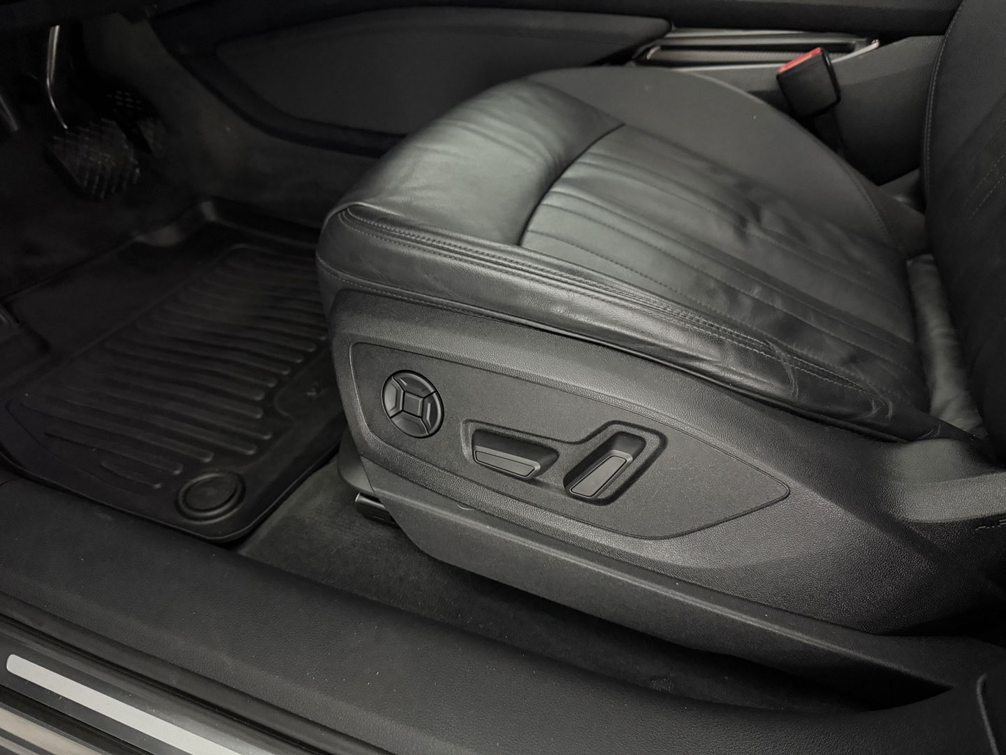 Audi e-tron e-tron 50 quattro Launch edition plus 71 kWh | SOH 91% | Pano | Virtual | Carplay | Memory | Adaptive Cruise | LED | Parkeersens.