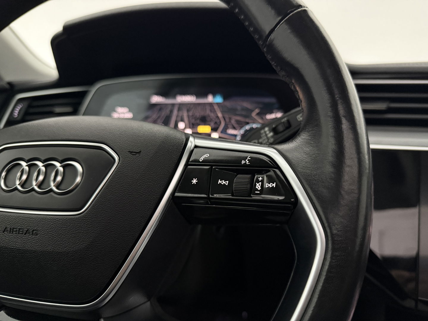 Audi e-tron e-tron 50 quattro Launch edition plus 71 kWh | SOH 91% | Pano | Virtual | Carplay | Memory | Adaptive Cruise | LED | Parkeersens.