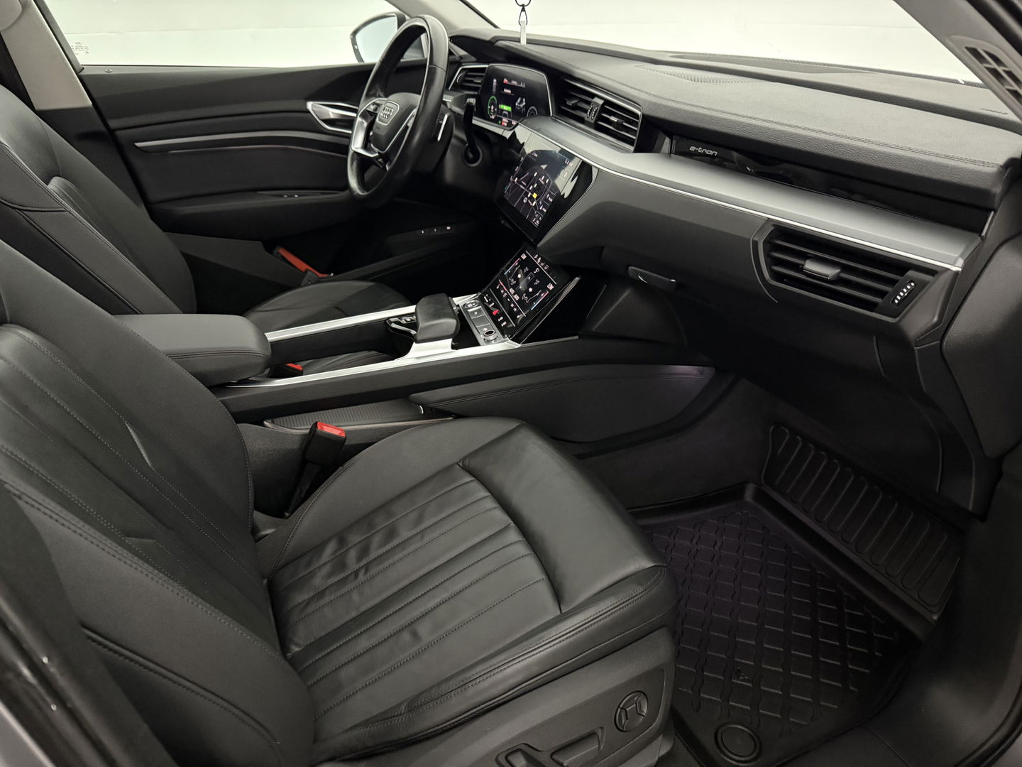 Audi e-tron e-tron 50 quattro Launch edition plus 71 kWh | SOH 91% | Pano | Virtual | Carplay | Memory | Adaptive Cruise | LED | Parkeersens.