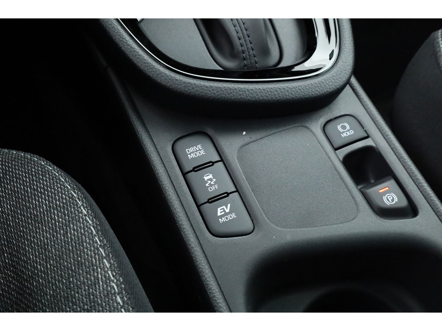 Toyota Yaris Cross 1.5 Hybrid 130 Teamplayer | Forest Green | Winter Pack | Safety Pack | Navi | Adapt. Cruise | Keyless | Camera