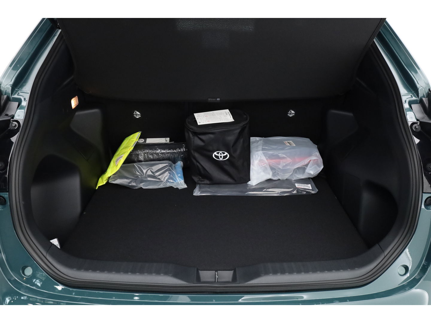 Toyota Yaris Cross 1.5 Hybrid 130 Teamplayer | Forest Green | Winter Pack | Safety Pack | Navi | Adapt. Cruise | Keyless | Camera