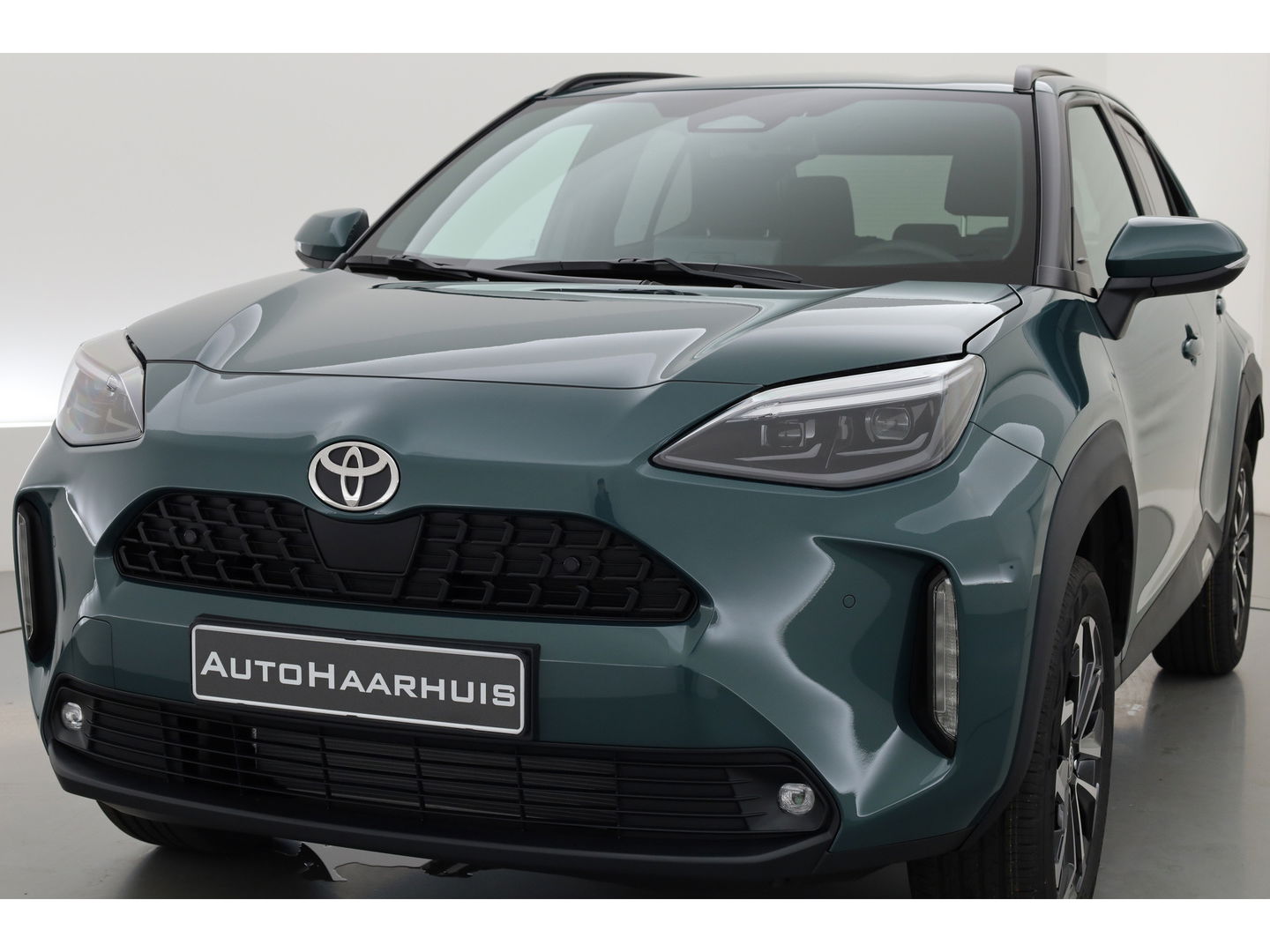 Toyota Yaris Cross 1.5 Hybrid 130 Teamplayer | Forest Green | Winter Pack | Safety Pack | Navi | Adapt. Cruise | Keyless | Camera