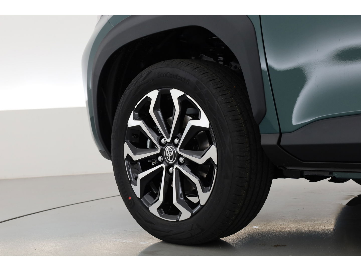 Toyota Yaris Cross 1.5 Hybrid 130 Teamplayer | Forest Green | Winter Pack | Safety Pack | Navi | Adapt. Cruise | Keyless | Camera