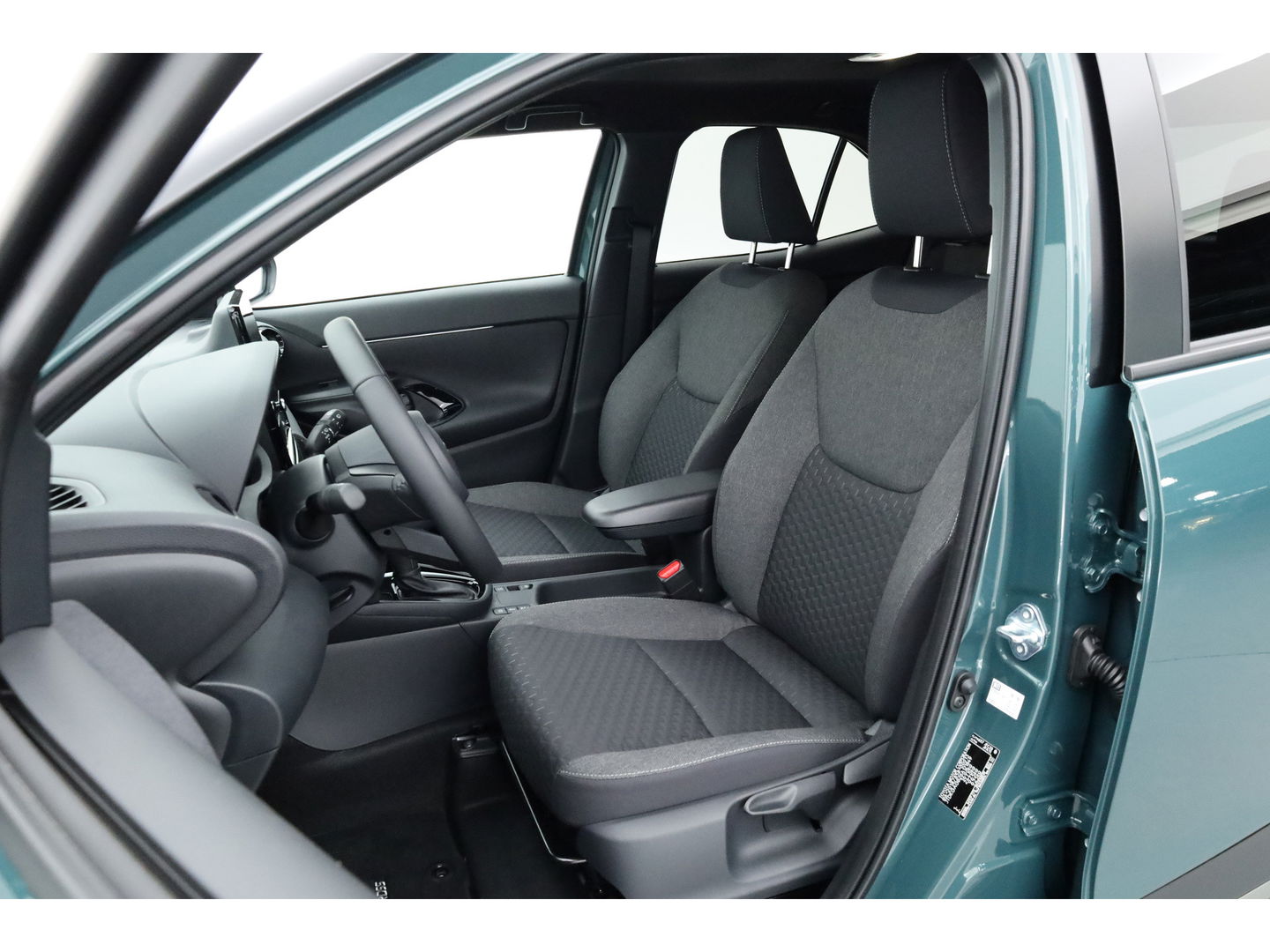 Toyota Yaris Cross 1.5 Hybrid 130 Teamplayer | Forest Green | Winter Pack | Safety Pack | Navi | Adapt. Cruise | Keyless | Camera