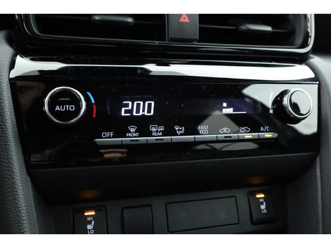 Toyota Yaris Cross 1.5 Hybrid 130 Teamplayer | Forest Green | Winter Pack | Safety Pack | Navi | Adapt. Cruise | Keyless | Camera