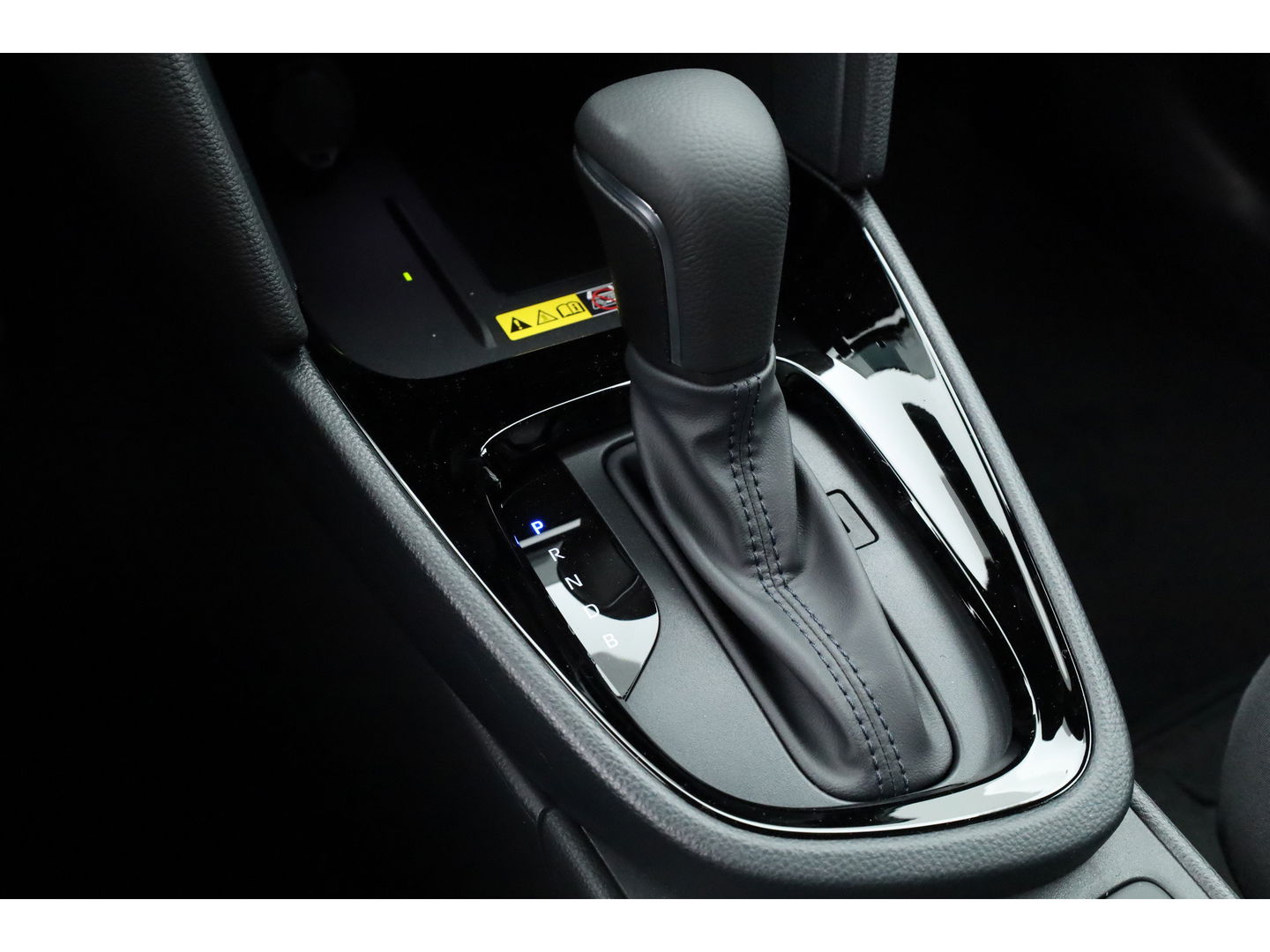 Toyota Yaris Cross 1.5 Hybrid 130 Teamplayer | Forest Green | Winter Pack | Safety Pack | Navi | Adapt. Cruise | Keyless | Camera