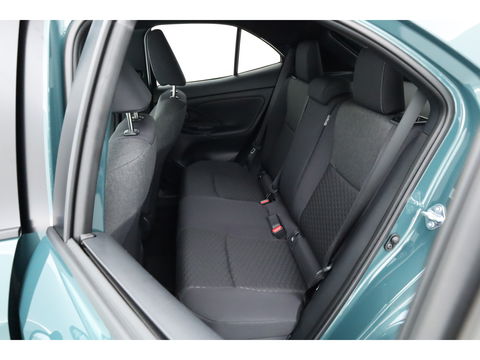 Toyota Yaris Cross 1.5 Hybrid 130 Teamplayer | Forest Green | Winter Pack | Safety Pack | Navi | Adapt. Cruise | Keyless | Camera