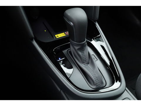 Toyota Yaris Cross 1.5 Hybrid 130 Teamplayer | Forest Green | Winter Pack | Safety Pack | Navi | Adapt. Cruise | Keyless | Camera