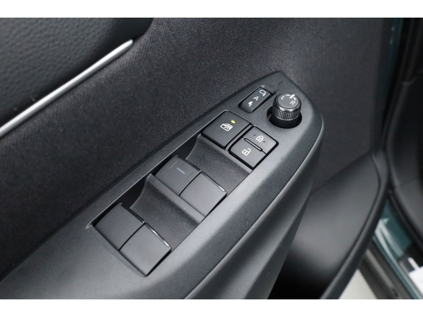 Toyota Yaris Cross 1.5 Hybrid 130 Teamplayer | Forest Green | Winter Pack | Safety Pack | Navi | Adapt. Cruise | Keyless | Camera