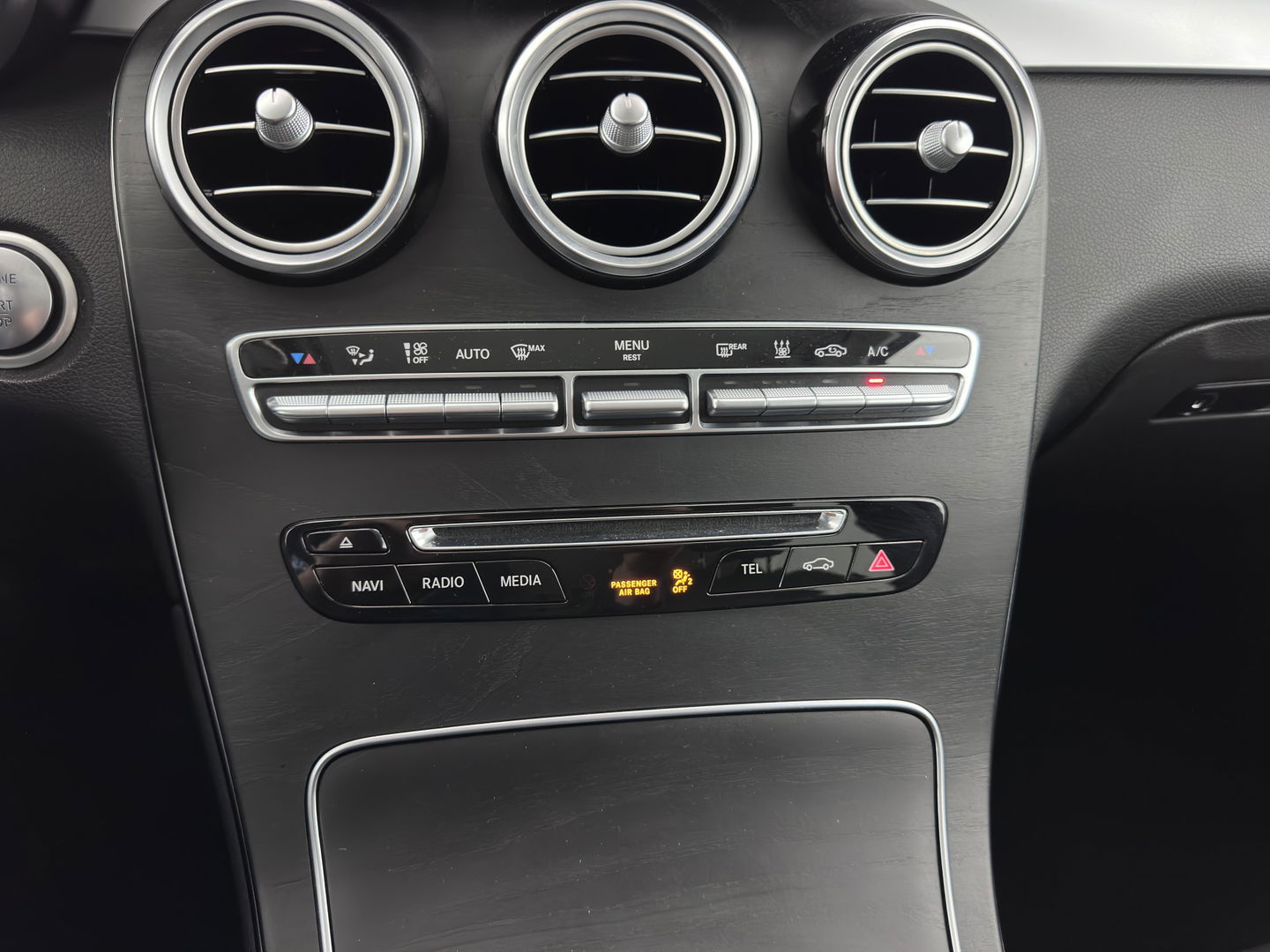 Mercedes-Benz GLC 350e 4MATIC Premium Plus Aut. *ADAPTIVE-CRUISE | FULL-LEATHER | FULL-LED | BLIND-SPOT | HEATED-SPORTSEATS | CAMERA | KEYLESS | AIR-SUSPENSION | PRIVACY-GLASS | NAVI-FULLMAP | 20''ALU*