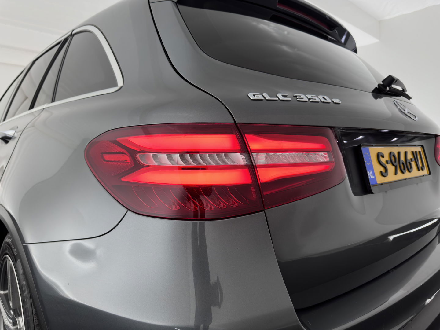 Mercedes-Benz GLC 350e 4MATIC Premium Plus Aut. *ADAPTIVE-CRUISE | FULL-LEATHER | FULL-LED | BLIND-SPOT | HEATED-SPORTSEATS | CAMERA | KEYLESS | AIR-SUSPENSION | PRIVACY-GLASS | NAVI-FULLMAP | 20''ALU*