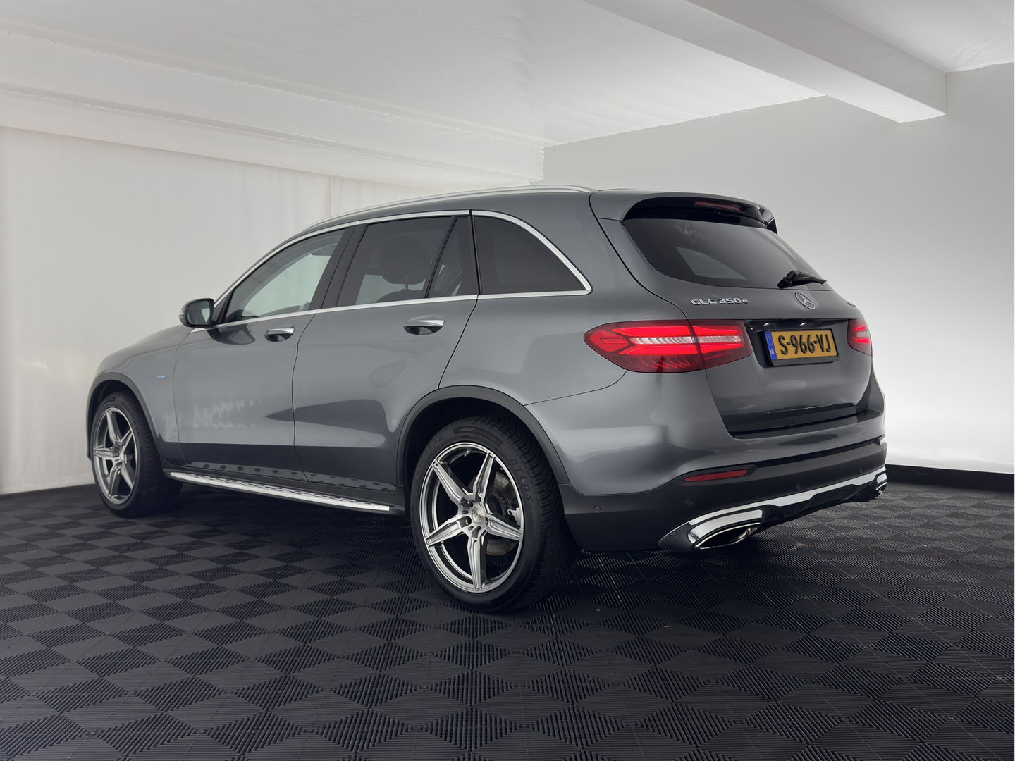 Mercedes-Benz GLC 350e 4MATIC Premium Plus Aut. *ADAPTIVE-CRUISE | FULL-LEATHER | FULL-LED | BLIND-SPOT | HEATED-SPORTSEATS | CAMERA | KEYLESS | AIR-SUSPENSION | PRIVACY-GLASS | NAVI-FULLMAP | 20''ALU*